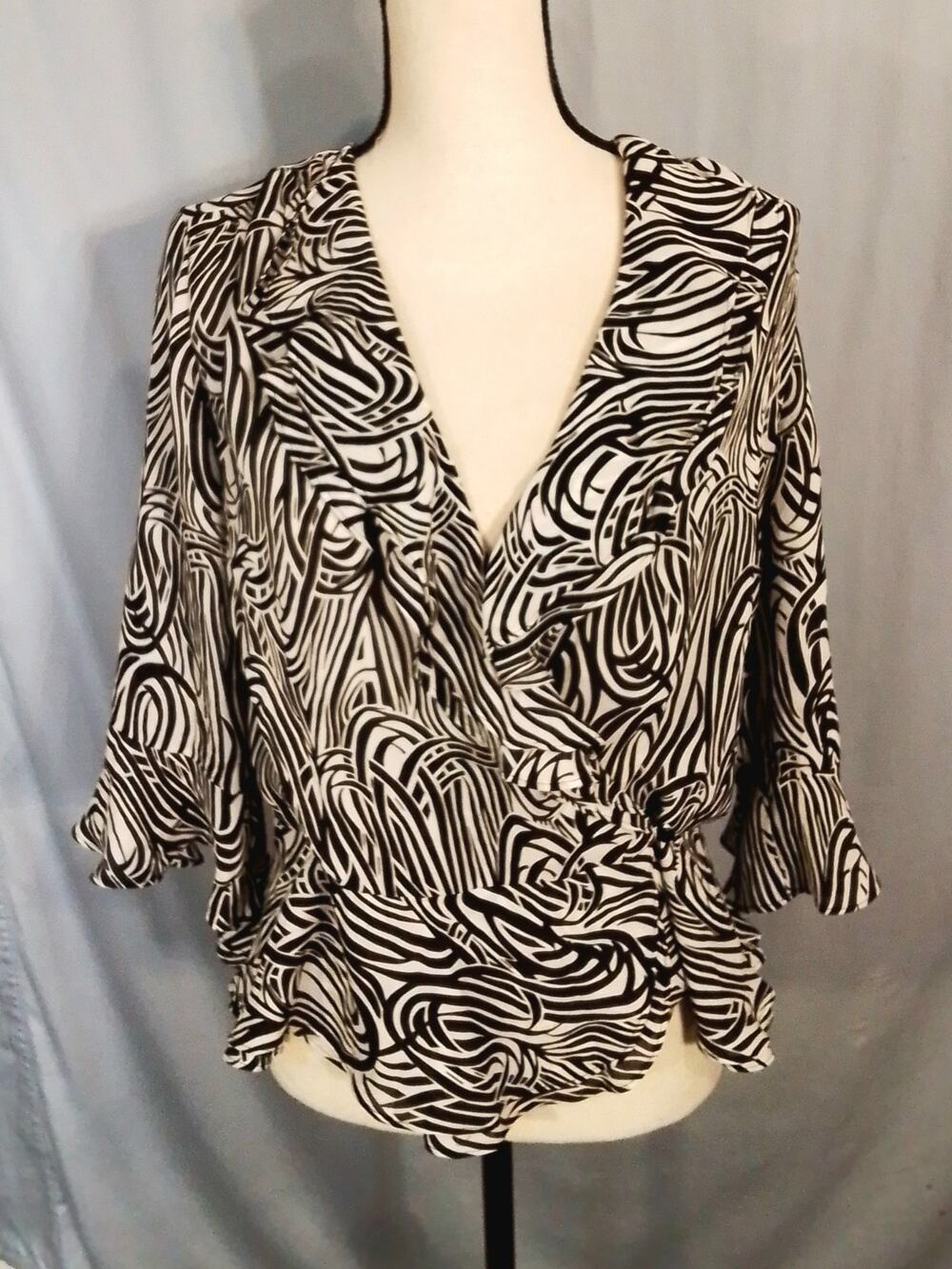 Jones New York Black and White 3/4 length  sleeve blouse
